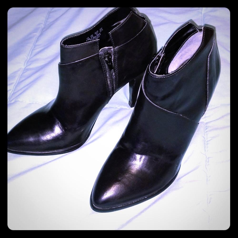 $⬇️ 🖤 Carlos Santana Bootie Heels Size 6.5 🖤